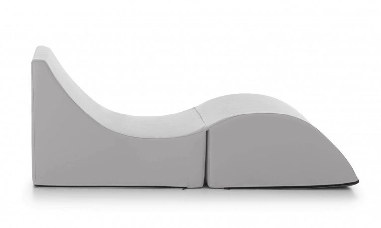 Letto pieghevole Andreina, Pouf trasformabile in letto singolo, 100% Made in Italy, Pouf trasformabile in una chaise longue in ecopelle, Cm 130x50h50, Bianco