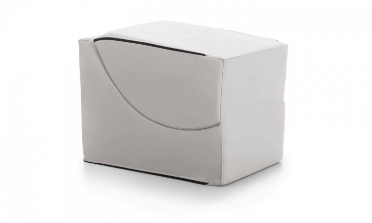 Letto pieghevole Andreina, Pouf trasformabile in letto singolo, 100% Made in Italy, Pouf trasformabile in una chaise longue in ecopelle, Cm 130x50h50, Bianco