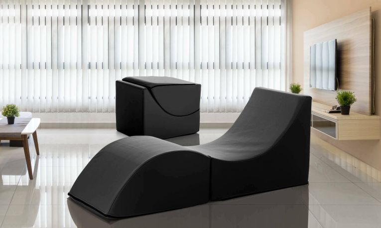 Letto pieghevole Andreina, Pouf trasformabile in letto singolo, 100% Made in Italy, Pouf trasformabile in una chaise longue in ecopelle, Cm 130x50h50, Nero