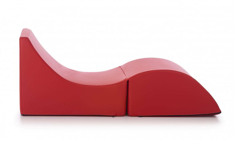 Letto pieghevole Andreina, Pouf trasformabile in letto singolo, 100% Made in Italy, Pouf trasformabile in una chaise longue in ecopelle, Cm 130x50h50, Rosso