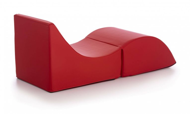 Letto pieghevole Andreina, Pouf trasformabile in letto singolo, 100% Made in Italy, Pouf trasformabile in una chaise longue in ecopelle, Cm 130x50h50, Rosso