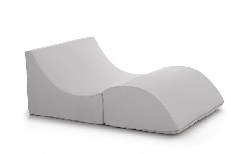 Letto pieghevole Annabella, Pouf trasformabile in letto matrimoniale, 100% Made in Italy, Pouf trasformabile in una chaise longue in ecopelle, Cm 100x200h70, Bianco