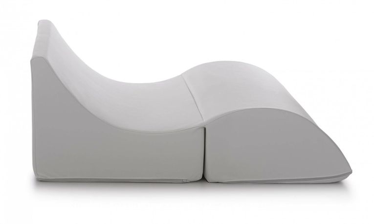 Letto pieghevole Annabella, Pouf trasformabile in letto matrimoniale, 100% Made in Italy, Pouf trasformabile in una chaise longue in ecopelle, Cm 100x200h70, Bianco