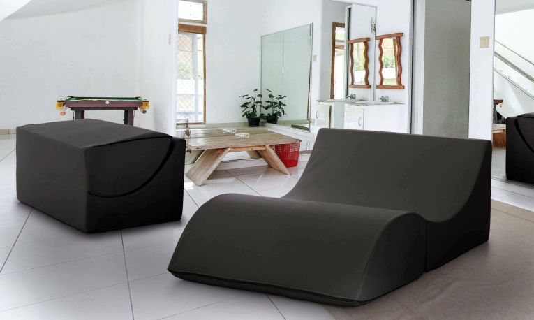 Letto pieghevole Annabella, Pouf trasformabile in letto matrimoniale, 100% Made in Italy, Pouf trasformabile in una chaise longue in ecopelle, Cm 100x200h70, Nero