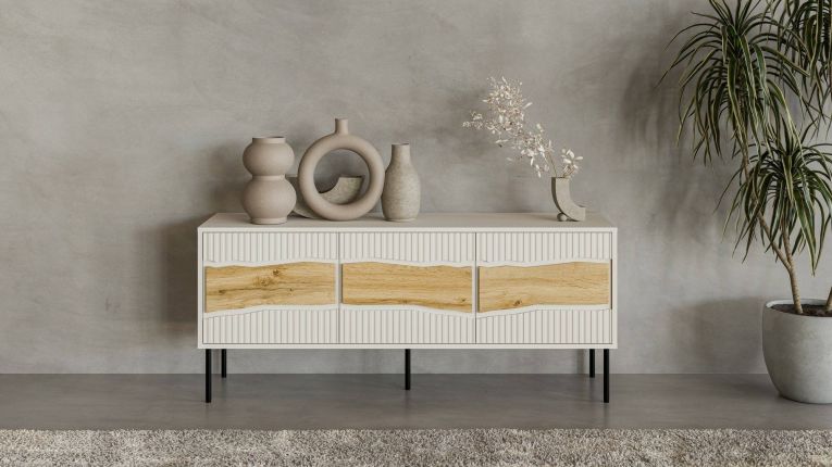 Mobile porta TV Vizela, Madia da salotto con ante battenti e vani interni, Con luci led, Rialzato da terra, 144x40 h62 cm, Beige e Rovere Nodi