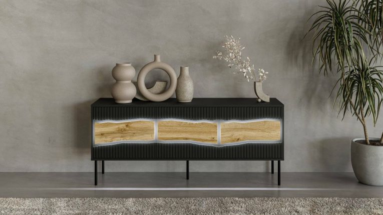 Mobile porta TV Vizela, Madia da salotto con tre ante battenti e tre vani interni, Con luci led, Rialzato da terra, 144x40 h62 cm, Nero e Rovere Nodi