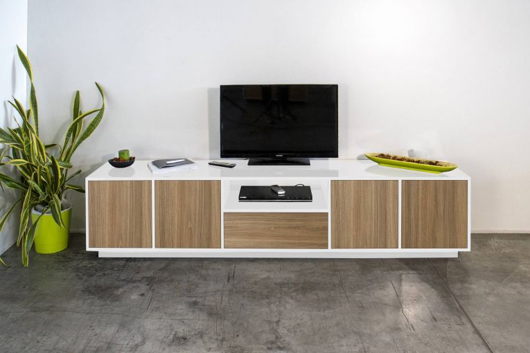 Mobile TV bianco lucido e noce 220x41x46h cm 4 ante e 1 cassetto - Ajuly