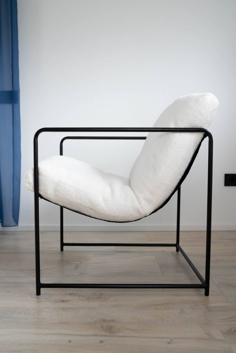 Poltrona design in metallo e tessuto bianco - Appare