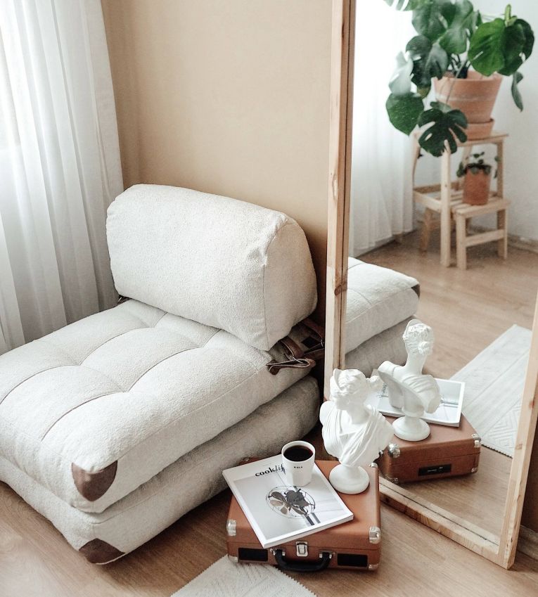 Poltrona Dysnomia, Seduta imbottita, Divano singolo da salotto, Sedia con braccioli, 80x60 h70 cm, Crema