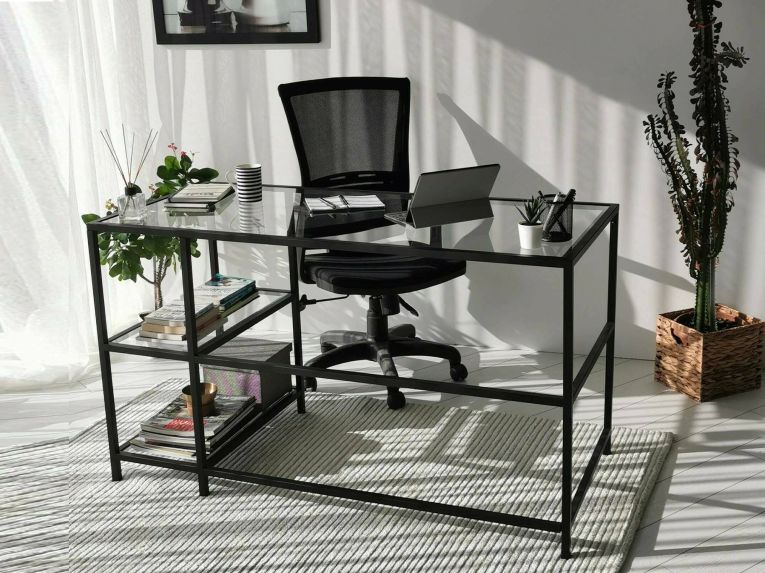 Scrivania lineare nera 130x60cm con piano in vetro - Ameglia