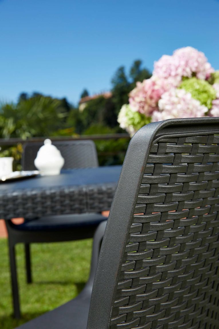 Sedia da esterno Torino, Seduta da giardino, Sedia per tavolo da pranzo, Poltrona outdoor effetto rattan, 100 % Made in Italy, 54x60h82 cm, Antracite