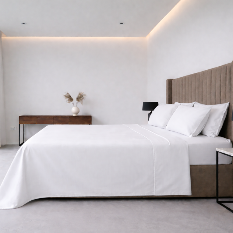 Set Completo Letto Matrimoniale Bianco 50% Cotone 50% Poliestere, Lavabile in Lavatrice - Sarisa Luxury