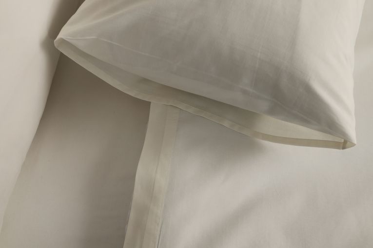 Set Completo Letto Matrimoniale Bianco Panna 50% Cotone 50% Poliestere , Lavabile in Lavatrice - Sarisa Luxury