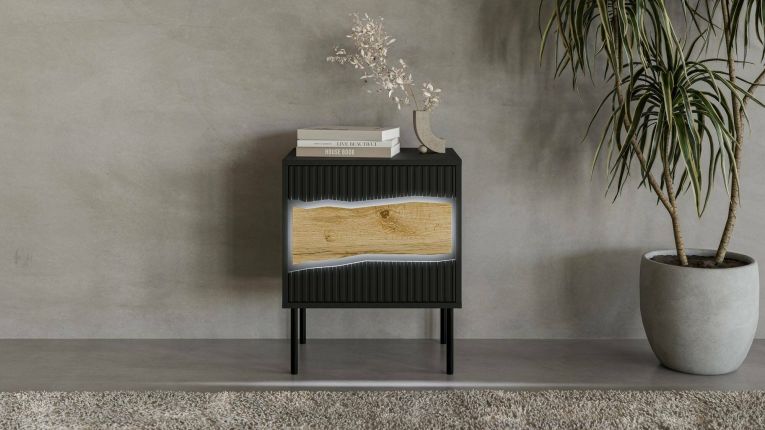 Set di 2 comodini Conde, Comò basso con anta battente e vano interno, Finitura effetto liscio, 50x40 h62 cm, Nero e Rovere Nodi