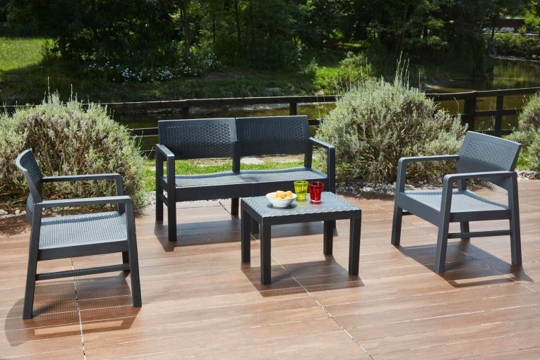Set salotto da esterno Carpi, Set da giardino con 2 poltrone, 1 divano ed 1 tavolino, Salottino effetto rattan con cuscini, 100% Made in Italy, Antracite