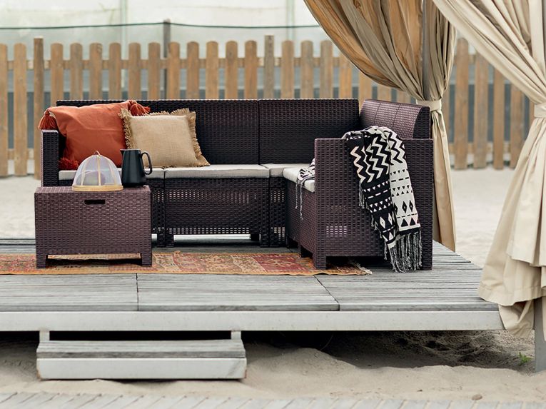 Set salotto da esterno Eris, Set da giardino con cuscini, Salottino indoor e outdoor effetto rattan, 100% Made in Italy, Marrone