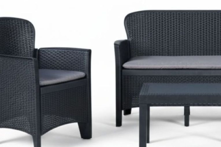 Set salotto da esterno Ostuni, Set da giardino con 2 poltrone, 1 divano ed 1 tavolino, Salottino effetto rattan con cuscini, 100% Made in Italy, Antracite