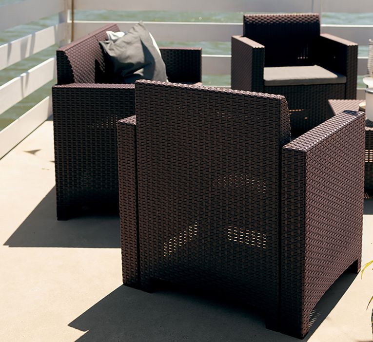 Set salotto da esterno Venere, Set da giardino con cuscini, Salottino indoor e outdoor effetto rattan, 100% Made in Italy, Marrone