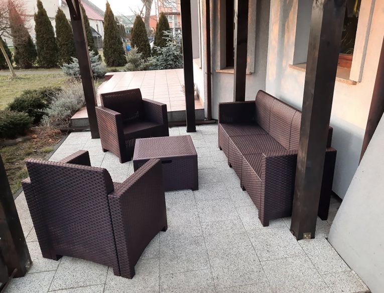 Set salotto da esterno Venus, Set da giardino con cuscini, Salottino indoor e outdoor effetto rattan, 100% Made in Italy, Marrone
