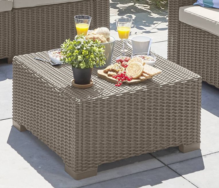 Tavolino da esterno Rapolla, Tavolo basso da giardino, Mobiletto outdoor multiuso, Mensola multifunzione, 68x68 h35 cm, Tortora
