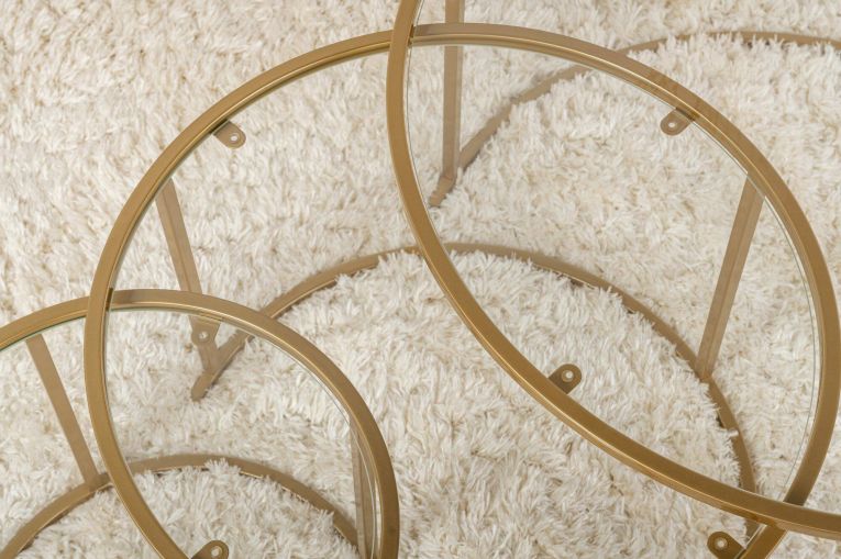 Tavolino da salotto Carugate, Tavolo basso da caffè, Portariviste per divano, Ripiano da soggiorno, 80x80 h43 cm, Oro e Trasparente