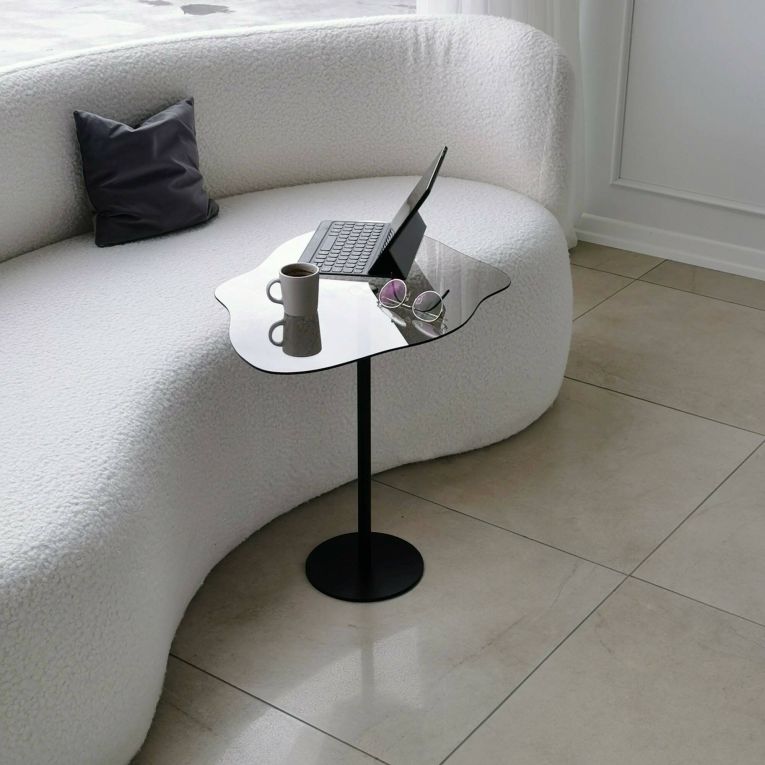 Tavolino da Salotto Nero Effetto Fume Forma Fantasia 60x45x50h cm, Sfumatura Colore Ripiano Fume - Mensa