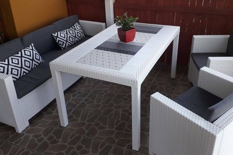 Tavolo da esterno Giove, Tavolo rettangolare da giardino, Tavolo da giardino multiuso effetto rattan, 100% Made in Italy, 150x90h74 cm, Bianco