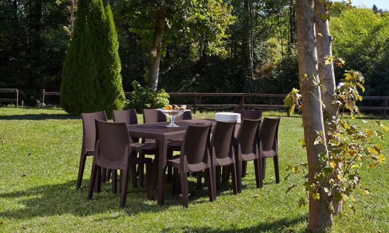 Tavolo da esterno Roma, Tavolo rettangolare allungabile da pranzo, Tavolo da giardino estensibile effetto rattan, 100% Made in Italy, 150-220x90h72 cm, Marrone